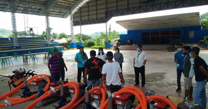 Quezon farmers get agri machineries, water pumps