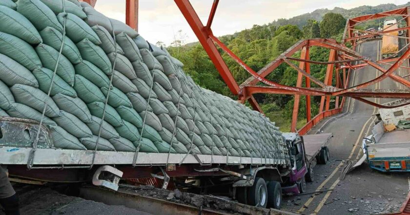 Piggatan Bridge in Alcala, Cagayan collapses; multiple trucks stranded