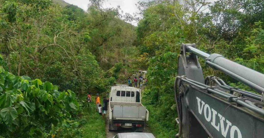 Anti-mining group blocks road, demands concessions from Woggle Corporation